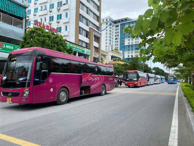 Đội xe Vạn Dặm Travel