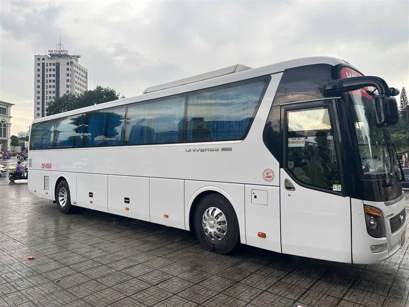 Thuê xe 45 chỗ Universe